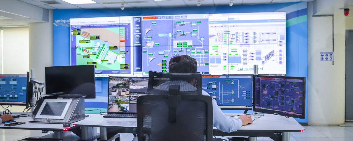 Government security operations center analysts monitoring global nation-state cyber threats